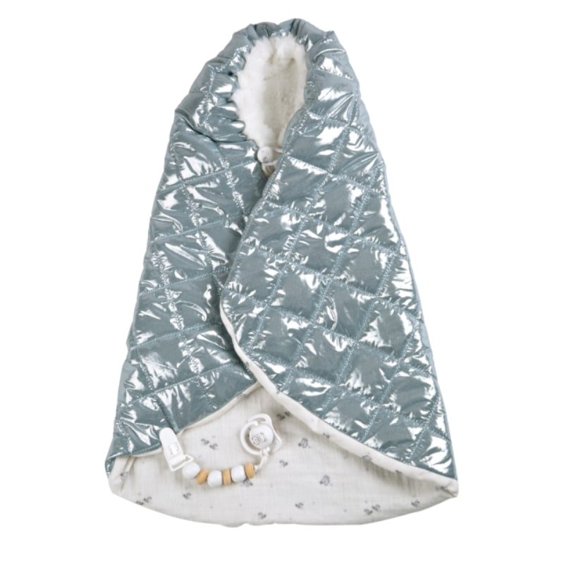 Кукла-бебе Бория с блестящо сиво одеялце и биберон - 38 см - Image 3