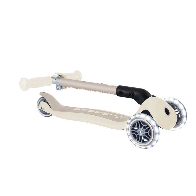 Сгъваема еко тротинетка с 3 колела GLOBBER JUNIOR FOLDABLE LIGHTS ECO - цвят кокос - Image 4