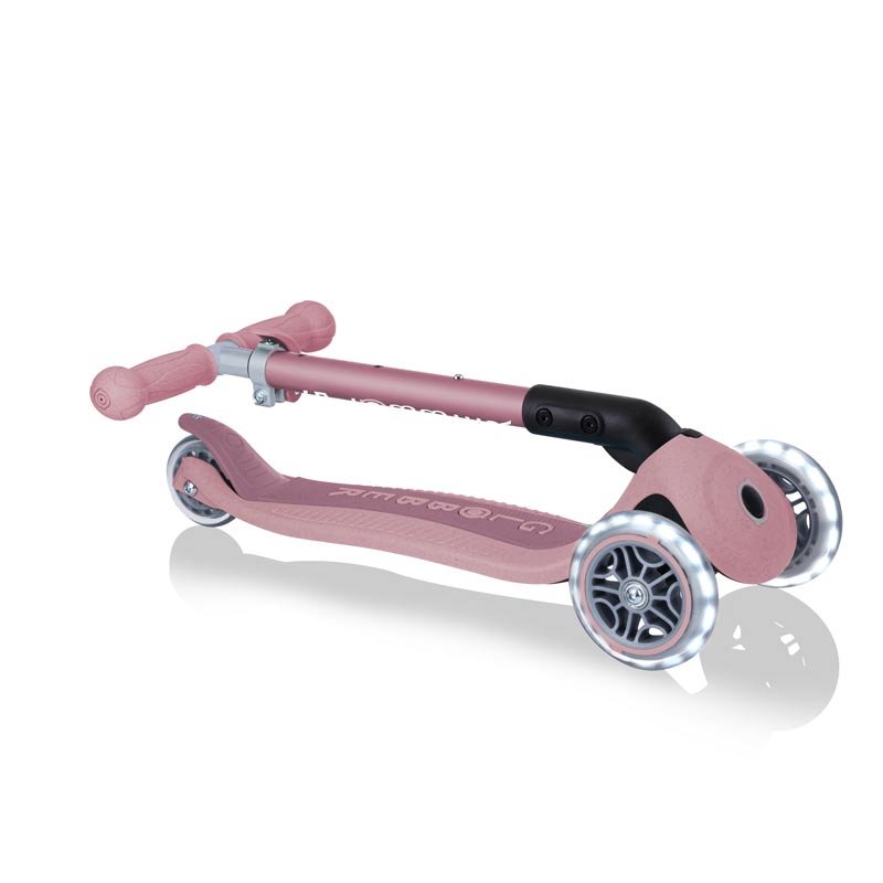 Сгъваема еко тротинетка с 3 колела GLOBBER JUNIOR FOLDABLE LIGHTS ECOLOGIC – цвят бери - Image 4