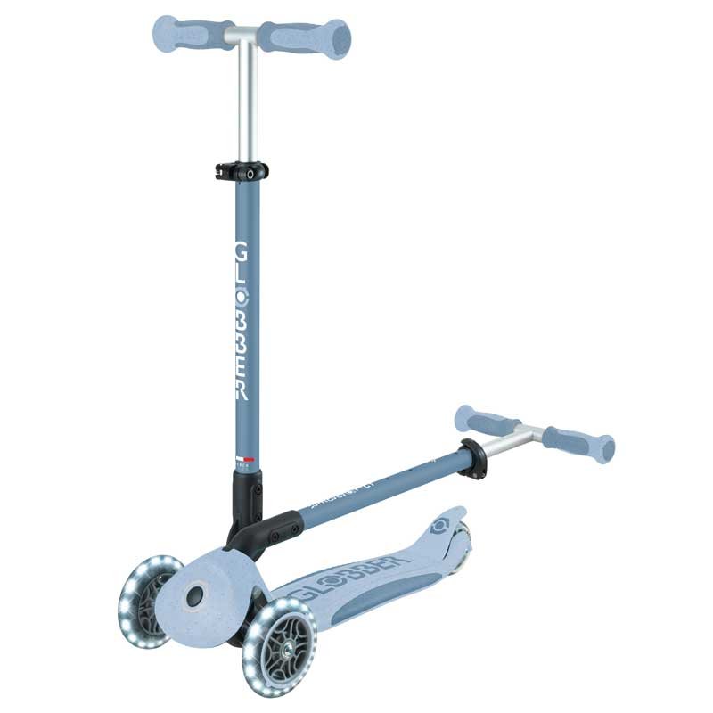 Тротинетка със седалка 5 в 1 GLOBBER GO UP DELUXE LIGHTS ECOLOGIC 360° - пастелно синя - Image 4